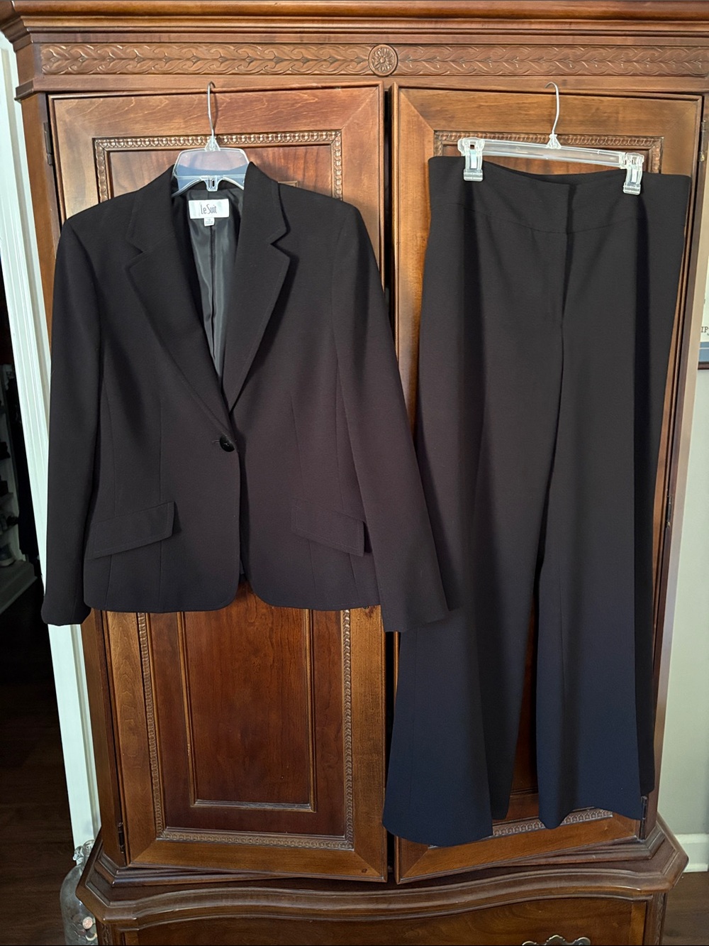 Le Suit Women's Black Blazer with Black Button - Picture 10 of 10